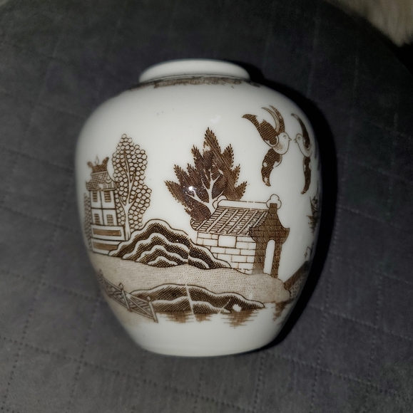 Brown And White Ginger Jar Vase - Picture 8 of 10